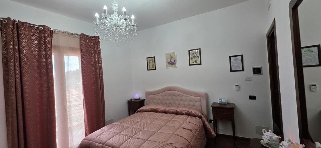 Double Room with Sea View room - Image 2