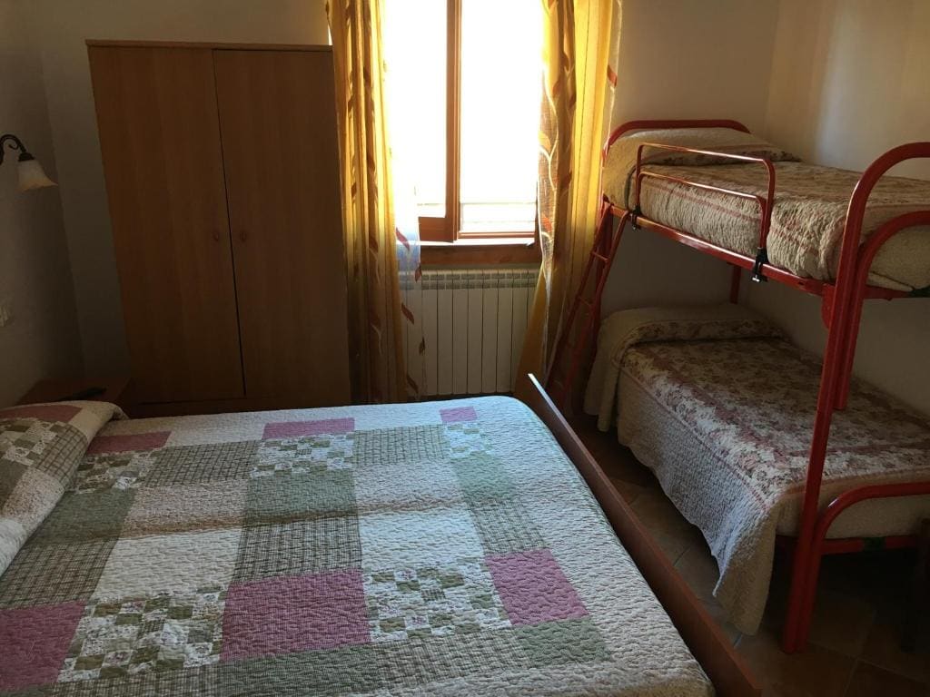 Quadruple Room with Private Bathroom room - Image 1