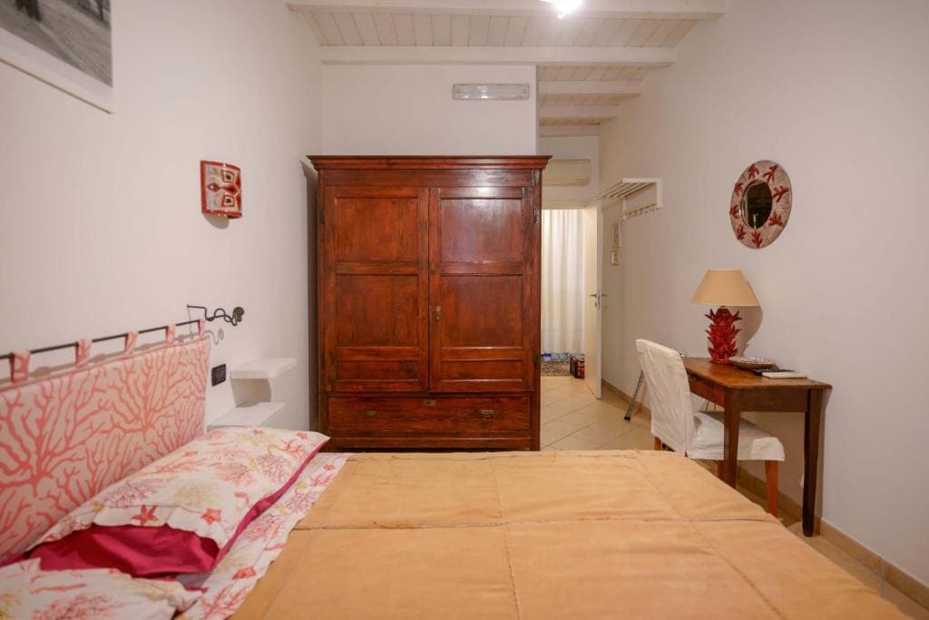 Double Room with Private Bathroom room - Image 2