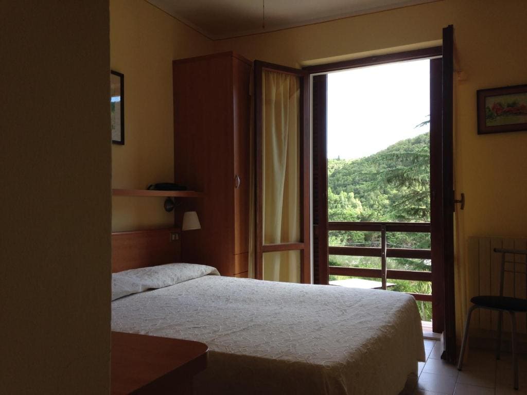 Classic Double Room room - Image 3