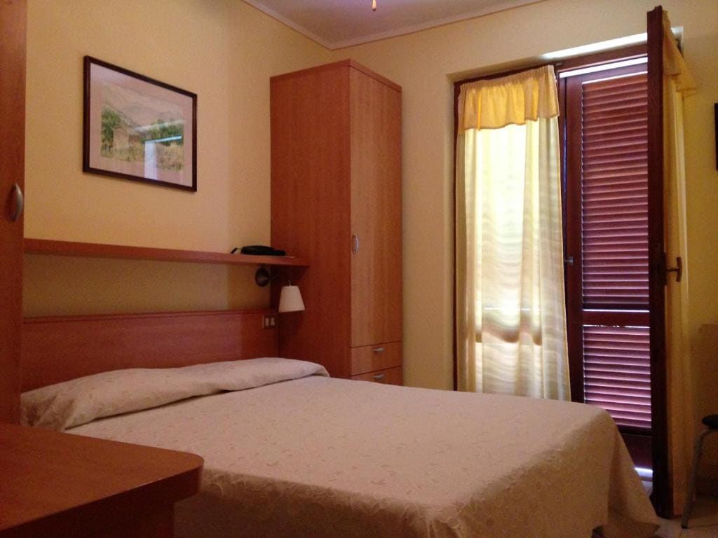 Classic Double Room room - Image 2