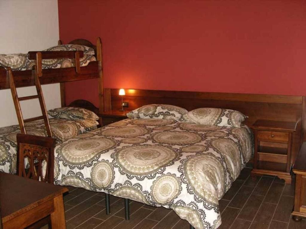 Deluxe Quadruple Room room - Image 1