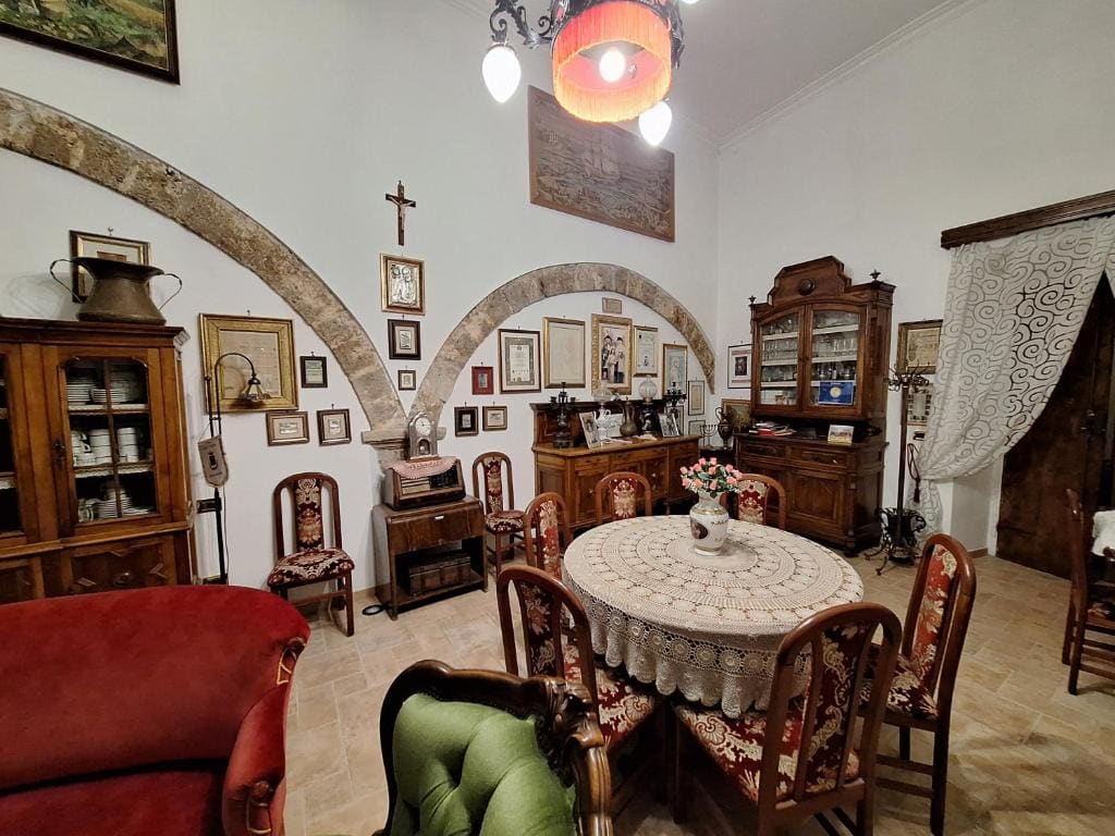 Family Room with Private Bathroom room - Image 1