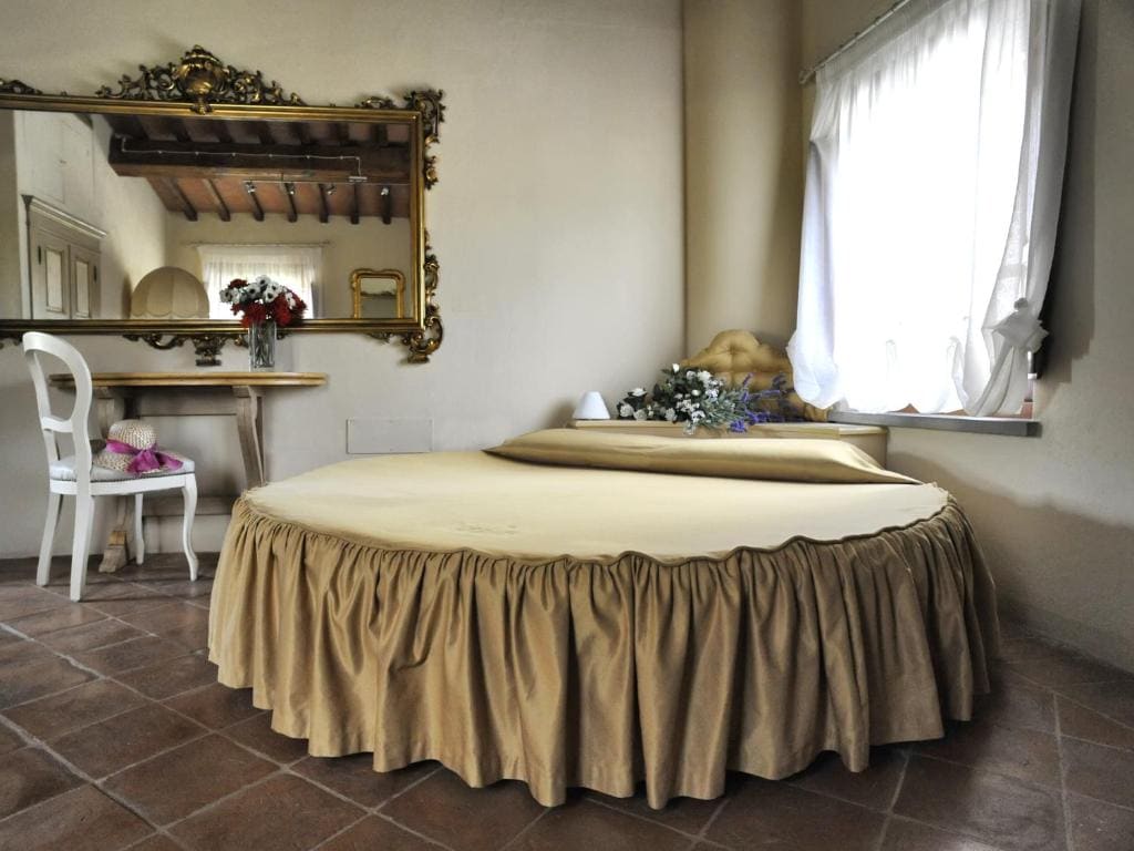 One-Bedroom Apartment room - Image 2