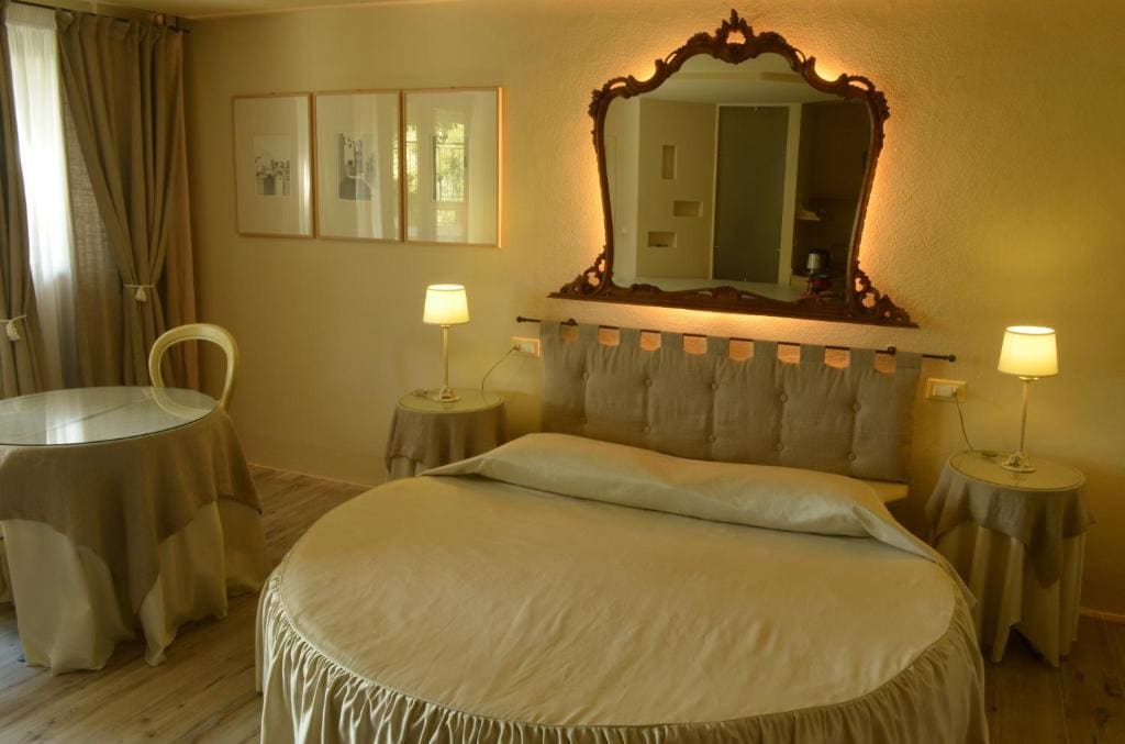 Suite with Spa Bath room - Image 1