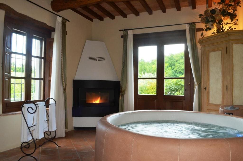 Suite with Spa Bath room - Image 3