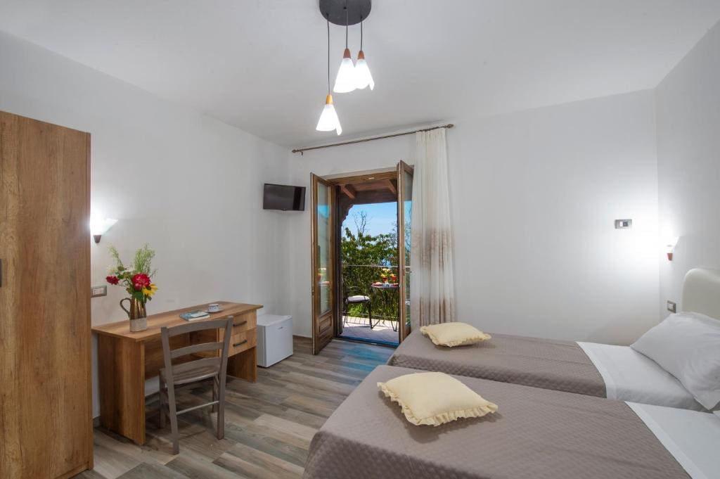 Classic Triple Room room - Image 1