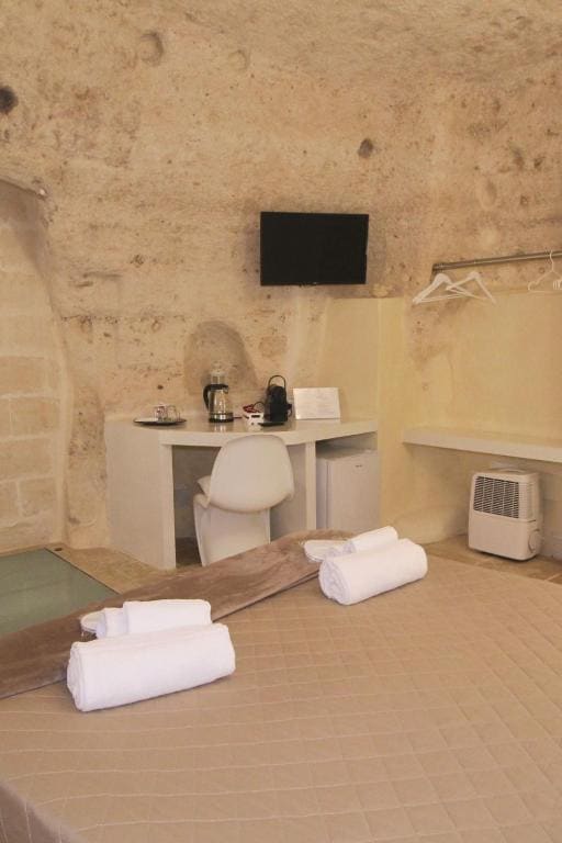 Standard Triple Room room - Image 3