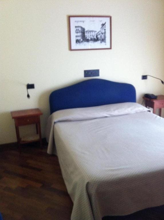 Standard Triple Room room - Image 2