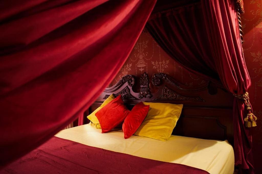 King Suite with Spa Bath room - Image 1