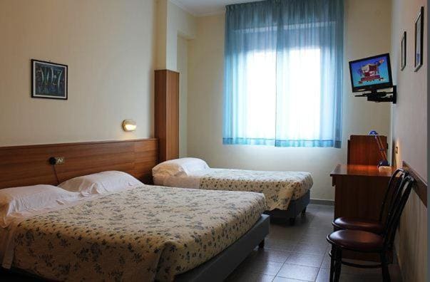 Triple Room with Shower room - Image 3