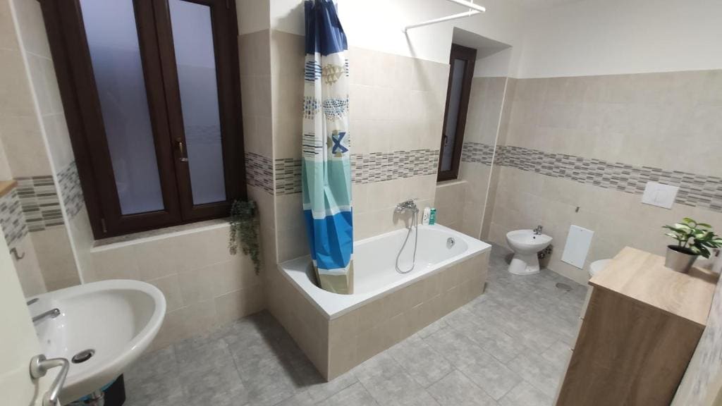 Double Room with Private External Bathroom room - Image 3