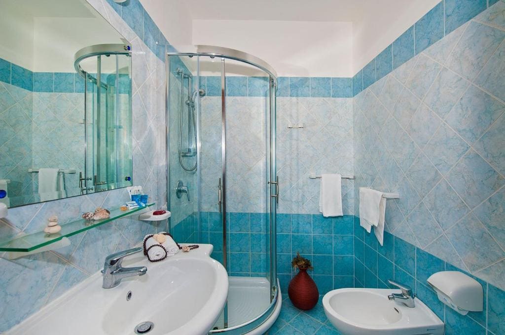 Comfort Room with Patio and Sea View room - Image 2