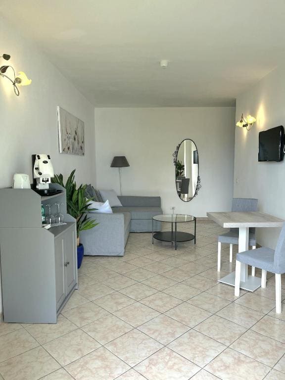 Comfort Room with Patio and Sea View room - Image 3