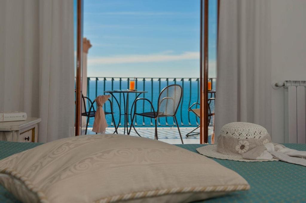 Double Room with Balcony and Sea View room - Image 1
