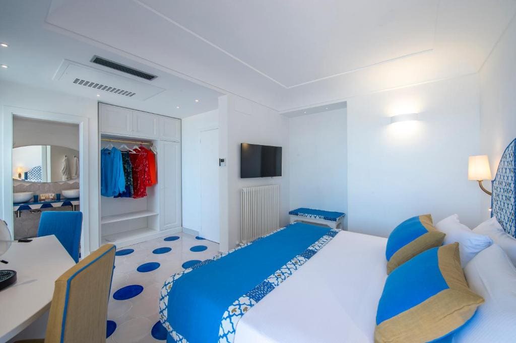 King Room with Spa Bath with Terrace and Sea View room - Image 1