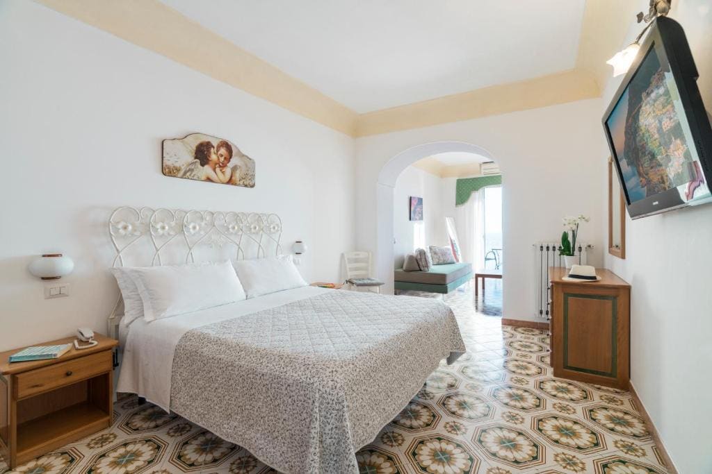 Superior Double Room with Balcony and Sea View room - Image 1
