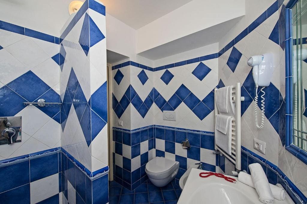 Triple Room with Balcony and Sea View room - Image 3