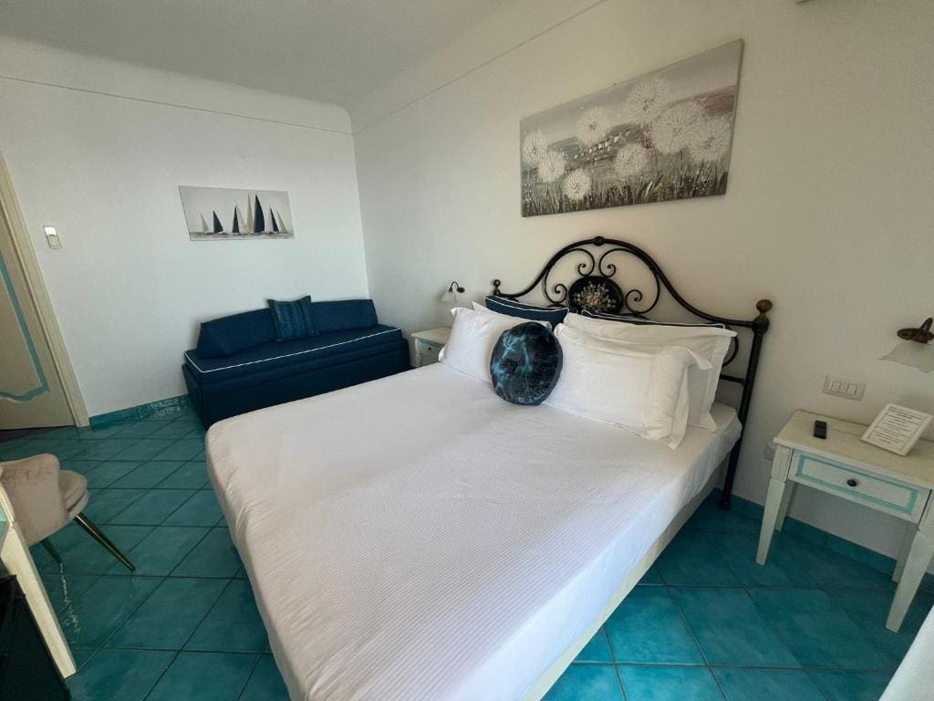 Triple Room with Balcony and Sea View room - Image 1