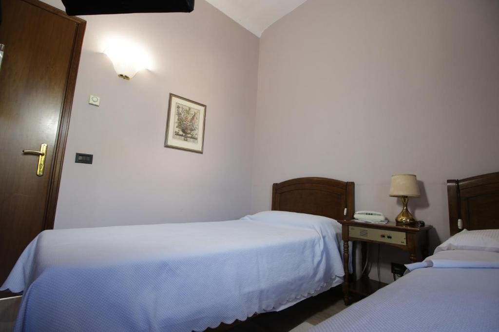 Twin Room room - Image 1