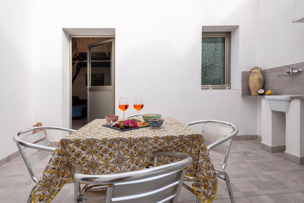 Quadruple Room with Shower room - Image 1