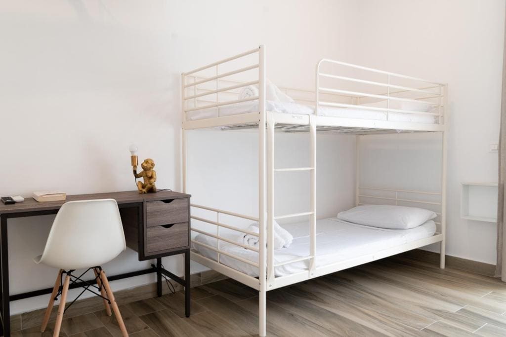 Quadruple Room with Private Bathroom room - Image 2