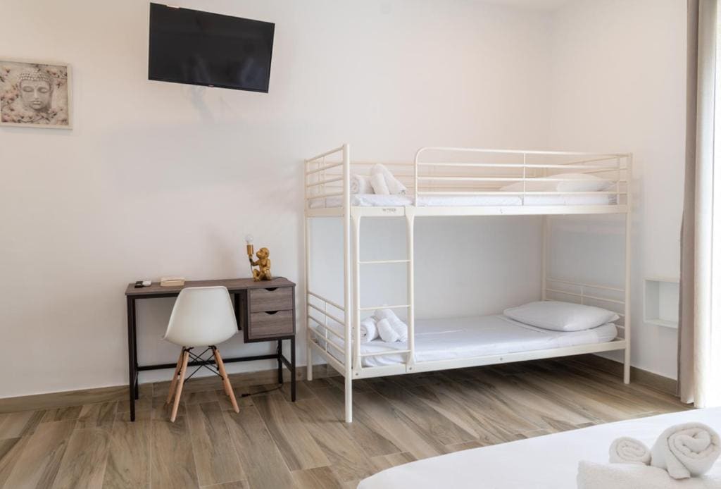 Quadruple Room with Private Bathroom room - Image 3