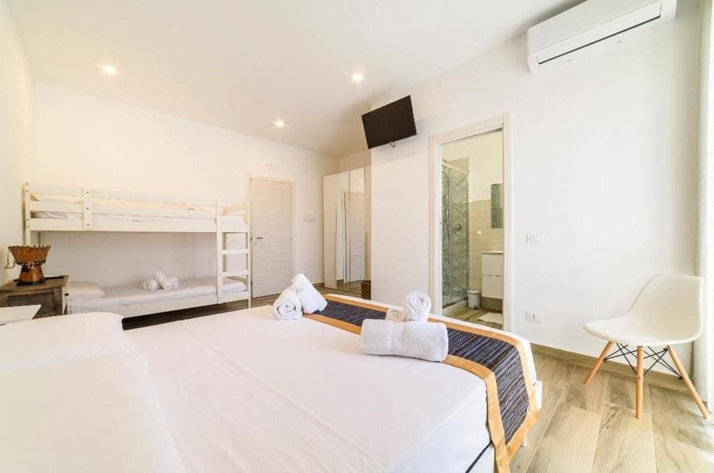 Quadruple Room room - Image 1