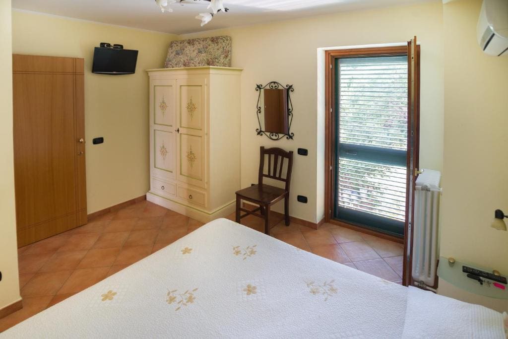 Double Room with Mountain View room - Image 2