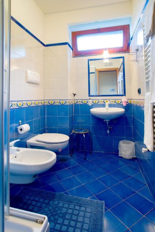 Double Room with Sea View room - Image 2