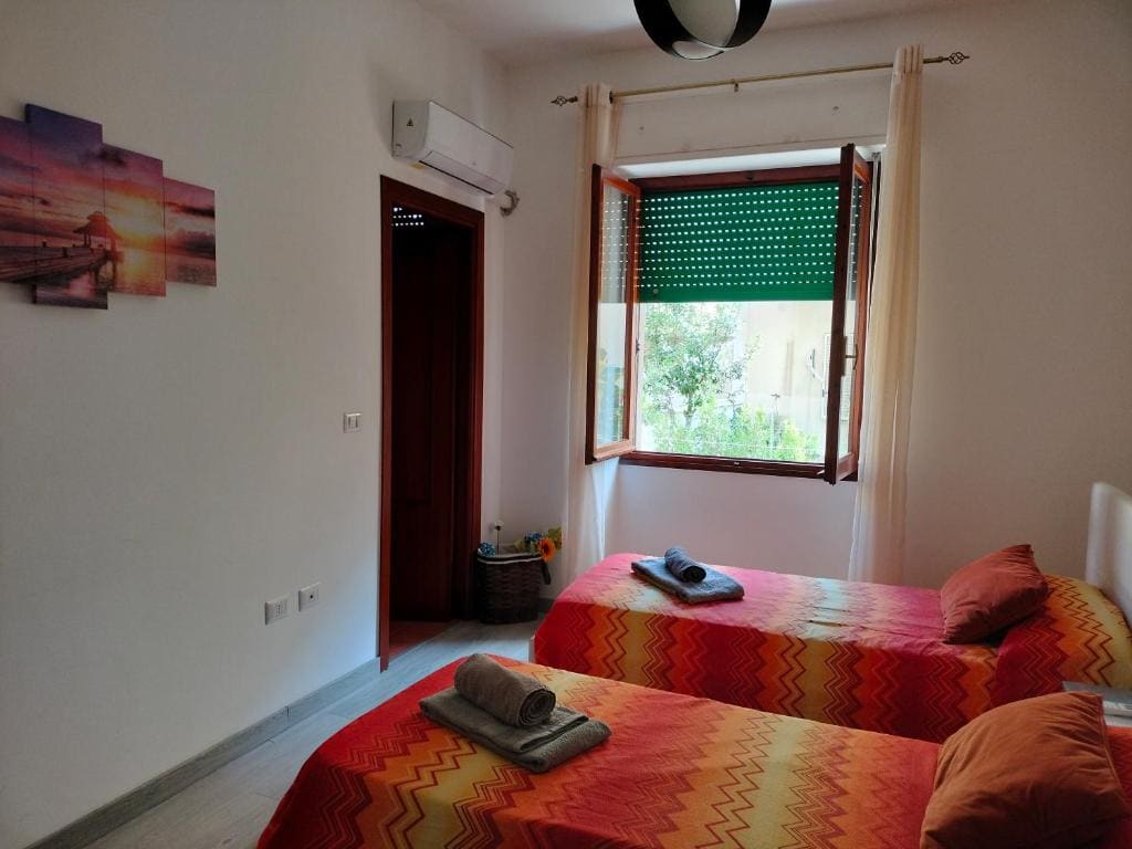Twin Room with Private Bathroom room - Image 2