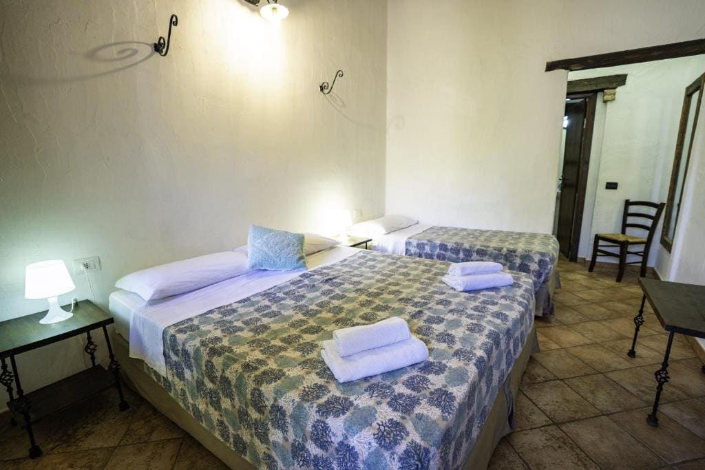 Classic Triple Room room - Image 2