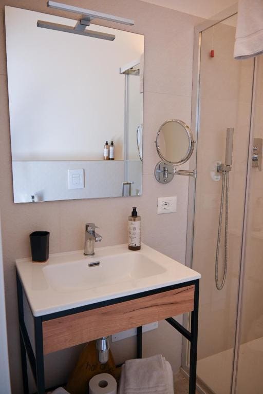 Renovated Classic Double Room room - Image 3
