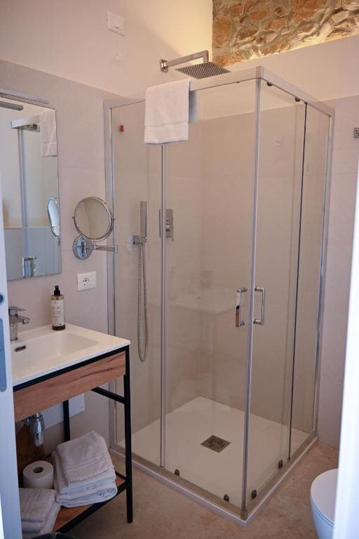 Renovated Classic Double Room room - Image 2