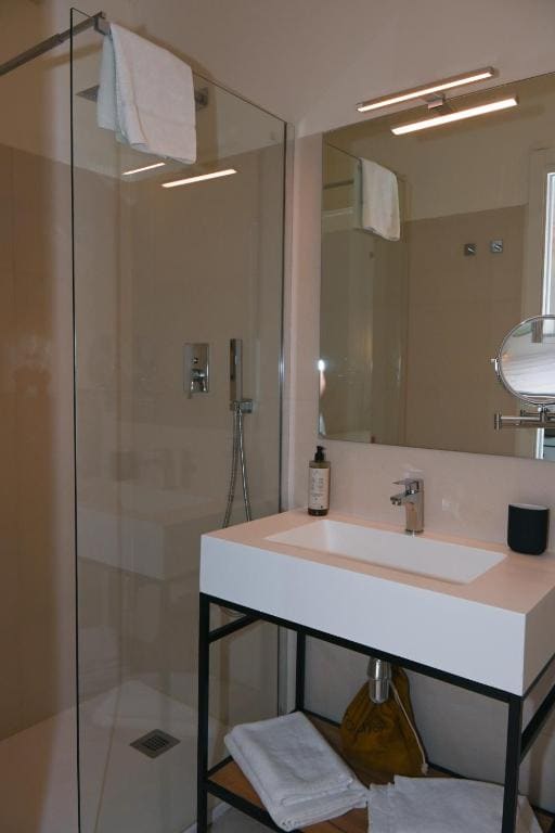 Renovated Classic Double Room room - Image 1