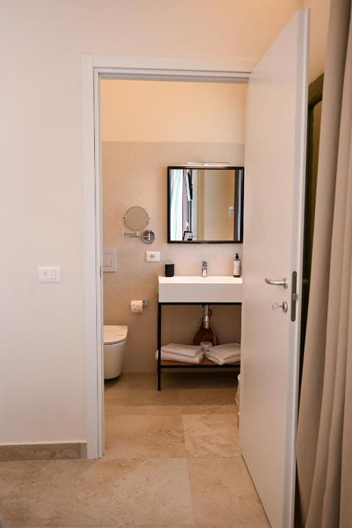 Renovated Classic Triple Room room - Image 2