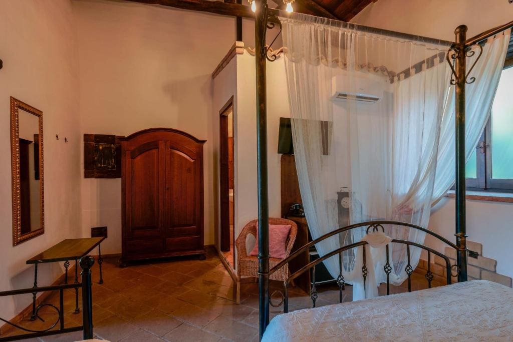 Superior Triple Room room - Image 3