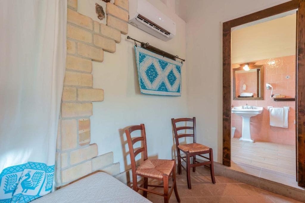 Superior Triple Room room - Image 1