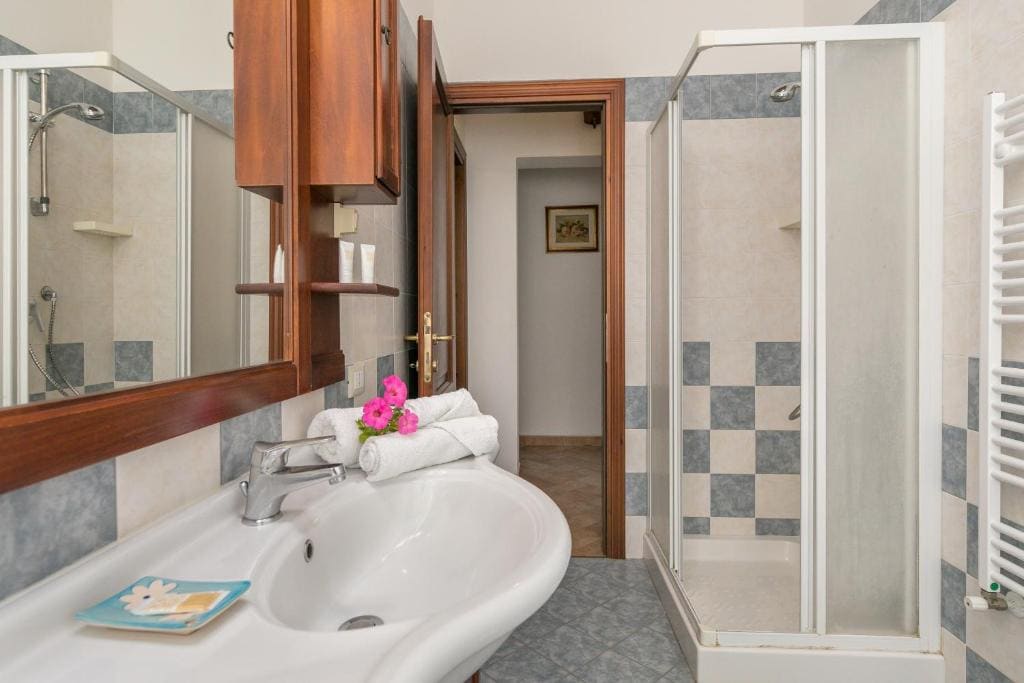 Two-Bedroom Deluxe Apartment with Garden View room - Image 3