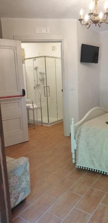 Double Room with Private Bathroom room - Image 2