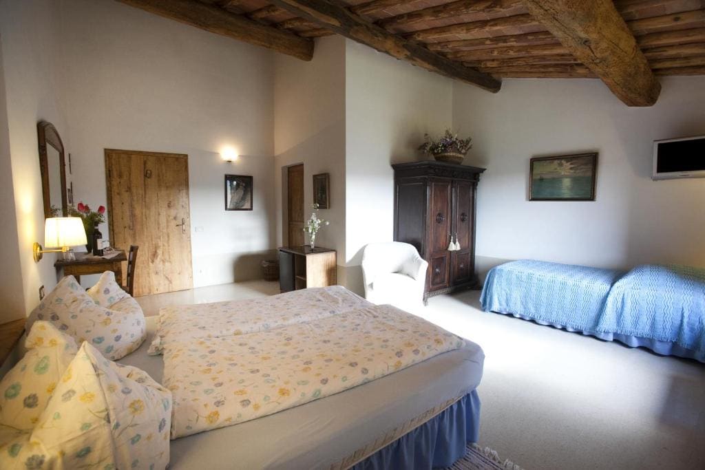 Classic Triple Room room - Image 2