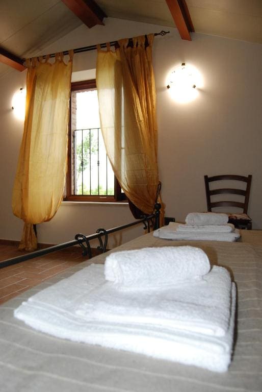 Standard Family Room room - Image 2