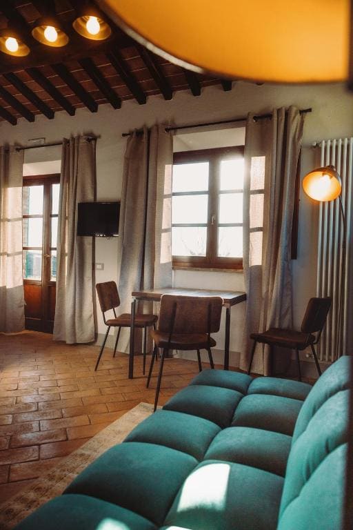 One-Bedroom Cottage room - Image 2