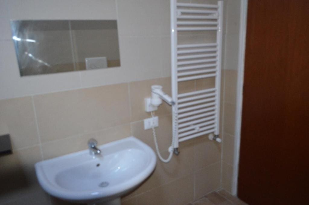 Double Room with Private Bathroom room - Image 3