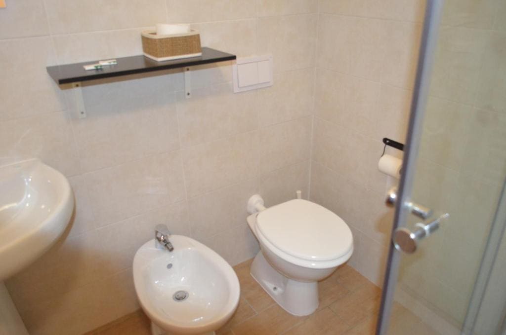 Single Room with Private Bathroom room - Image 1