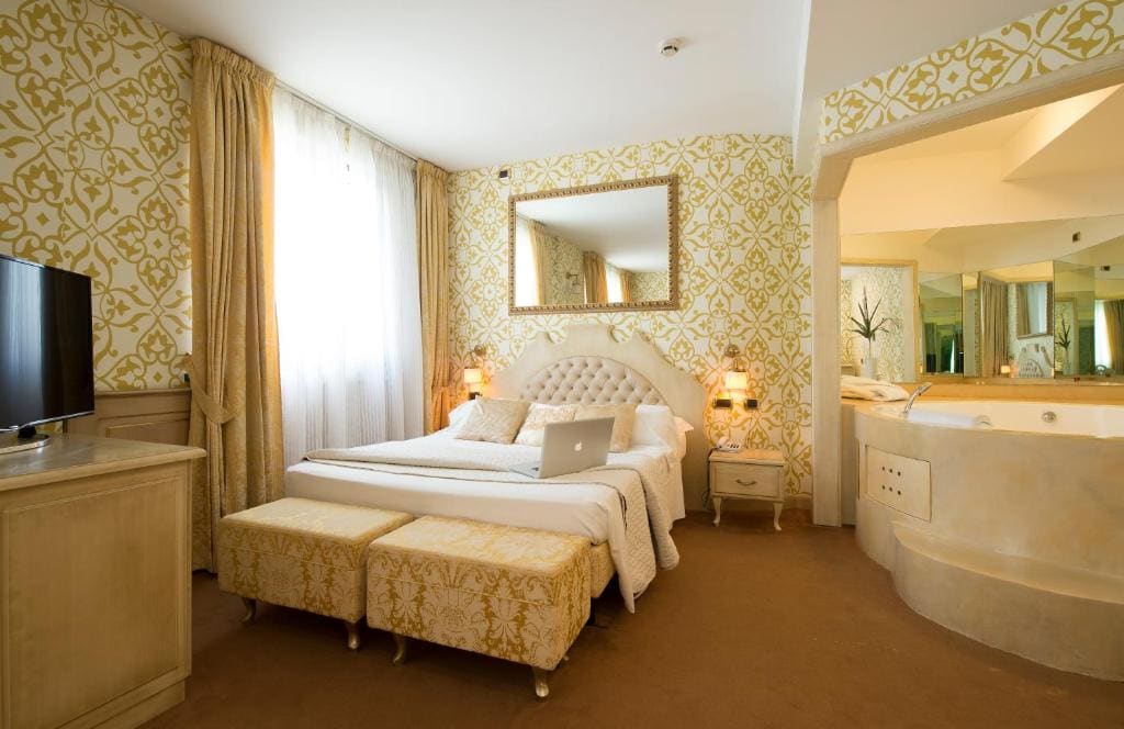 Suite room - Image 2