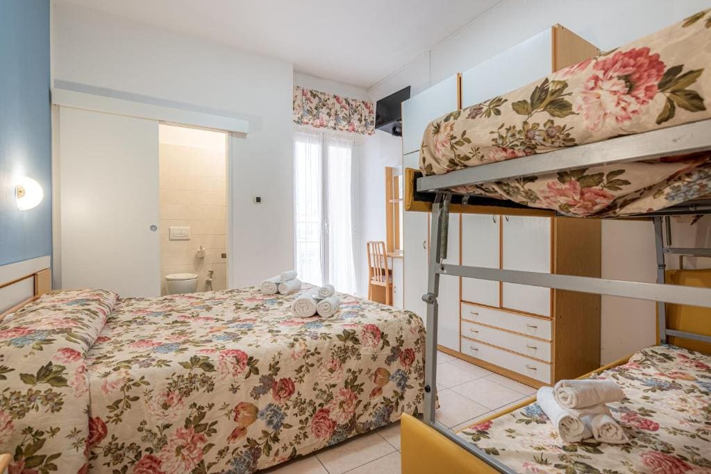 Quadruple Room room - Image 1