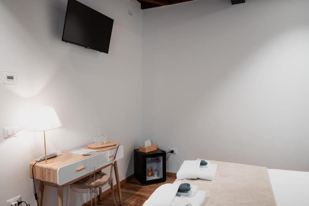 Double Room with Private Bathroom room - Image 1