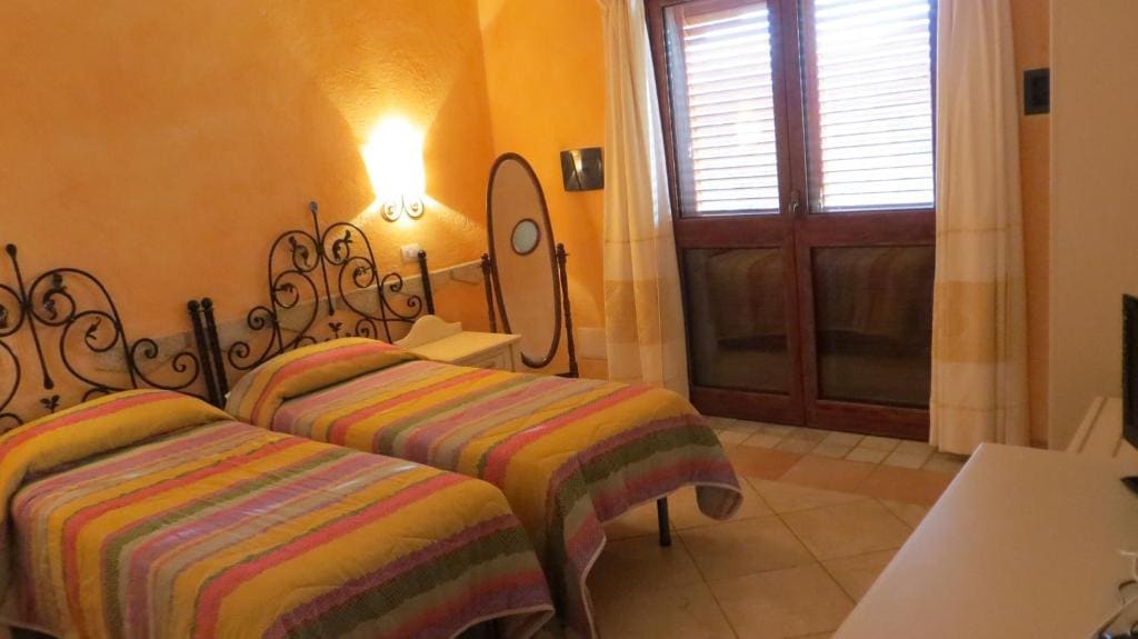 Standard Triple Room room - Image 1