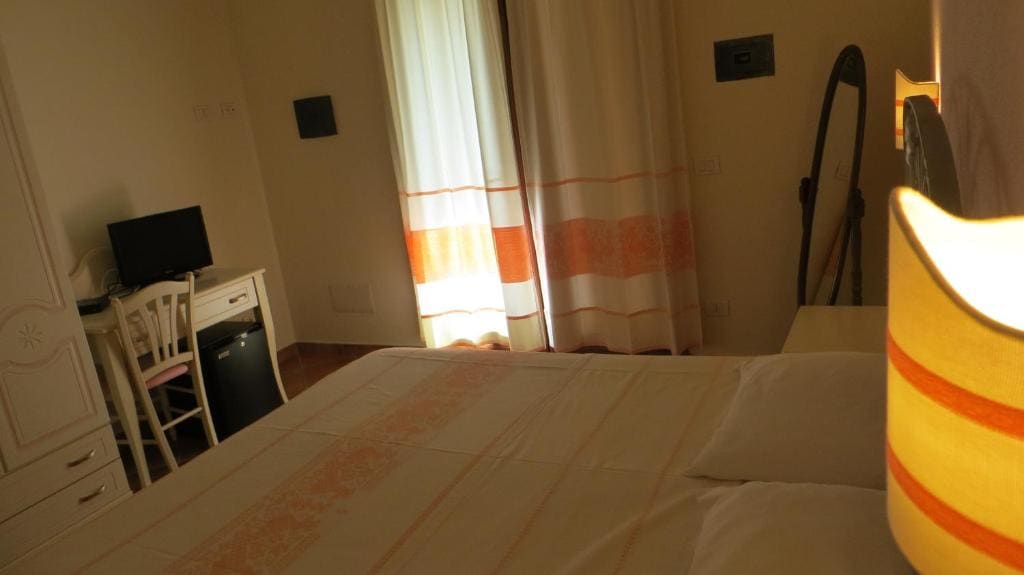 Standard Triple Room room - Image 3